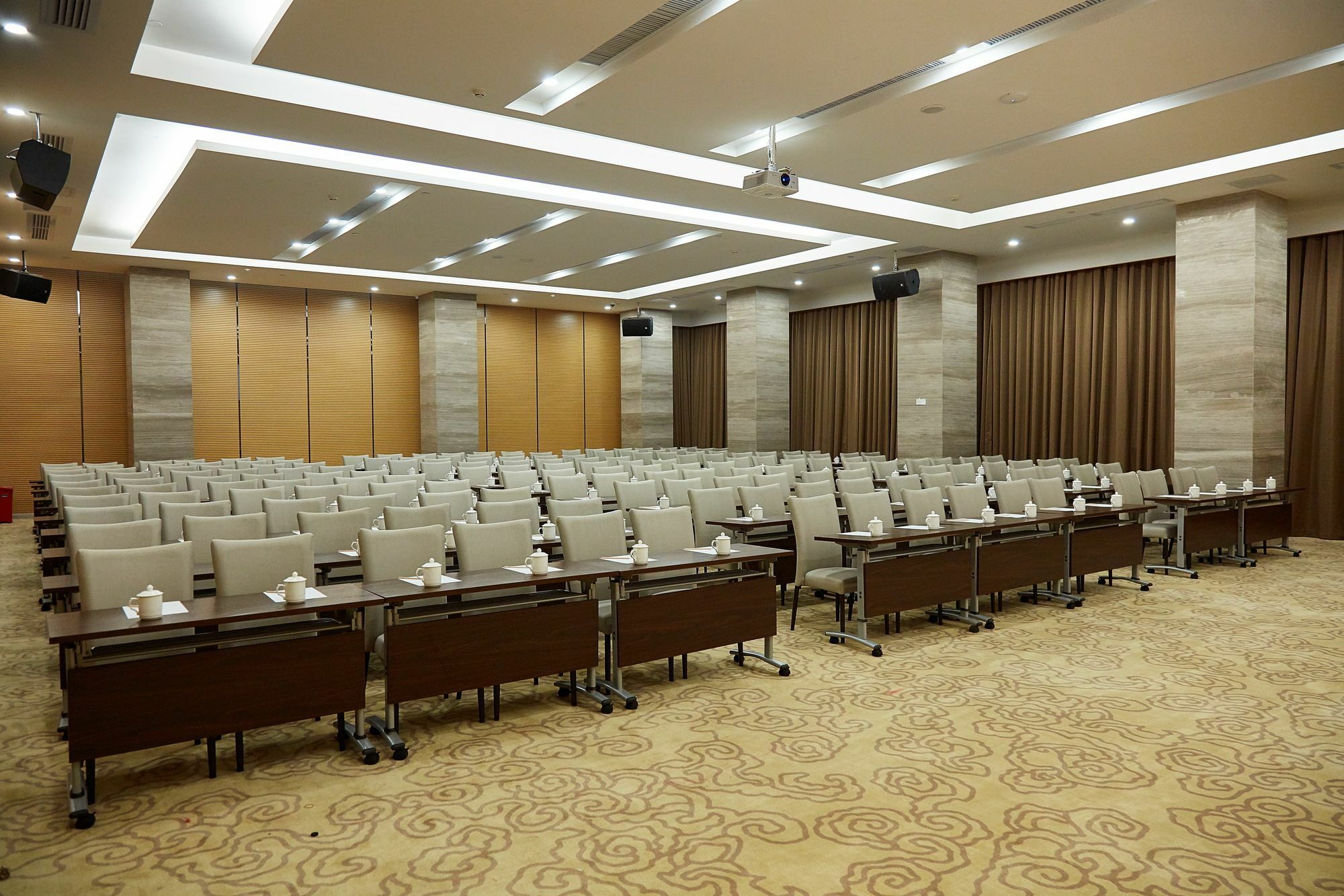 โรงแรมเดอะ เทาแซนด์ แลนเทิร์น เลก ฝอซาน ภายนอก รูปภาพ