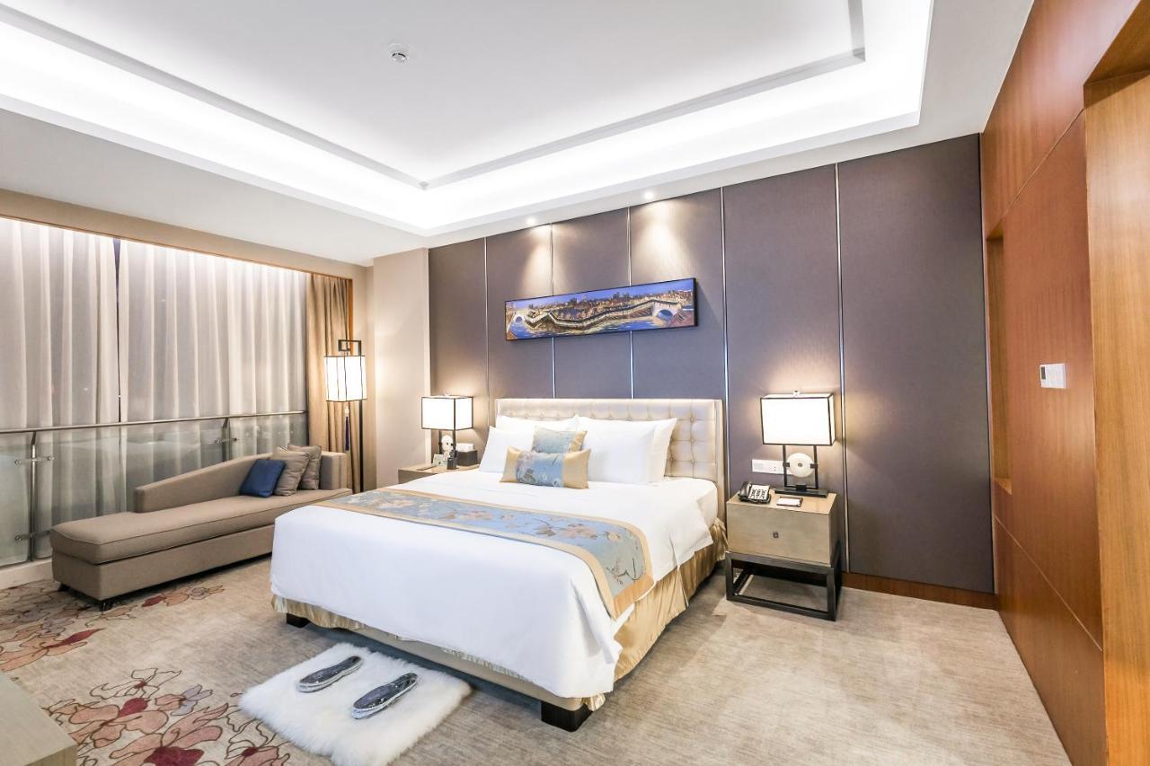 โรงแรมเดอะ เทาแซนด์ แลนเทิร์น เลก ฝอซาน ภายนอก รูปภาพ